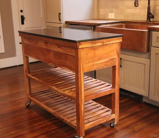 1504 liggates Road, Lynchburg, VA 24502