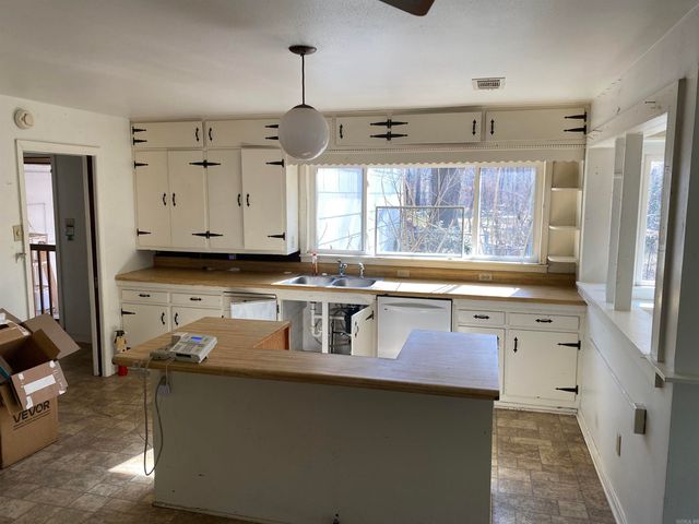 1009 and 1011 Country Club Road, Arkadelphia, AR 71923