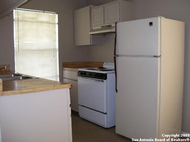 627 I St Apt 1, San Antonio, TX 78220