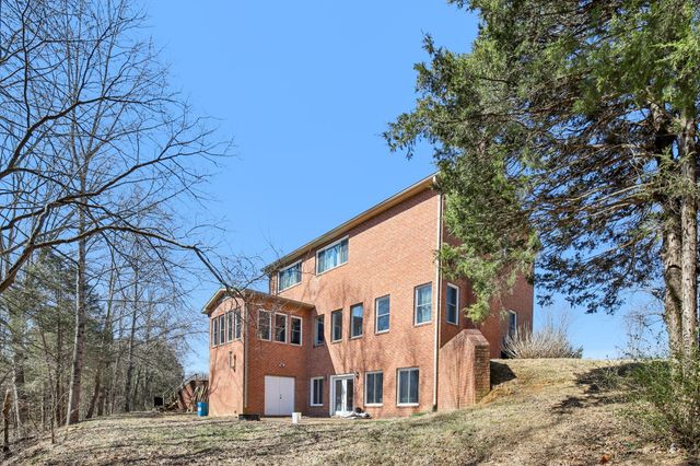 150 J W Thompson Road, N, Westmoreland, TN 37186