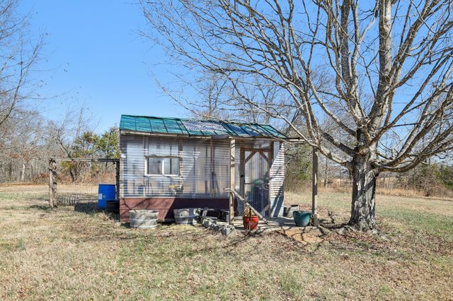 150 J W Thompson Road, N, Westmoreland, TN 37186