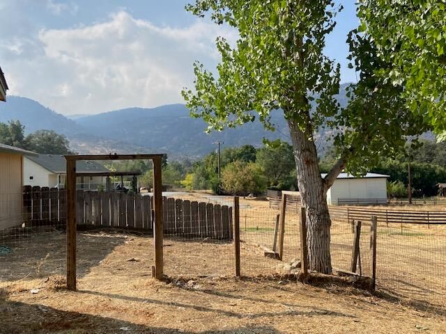 42124 South Fork Drive, Three Rivers, CA 93271