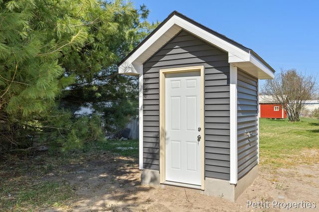 6937 S Townhall Road, Sheridan, MI 48884