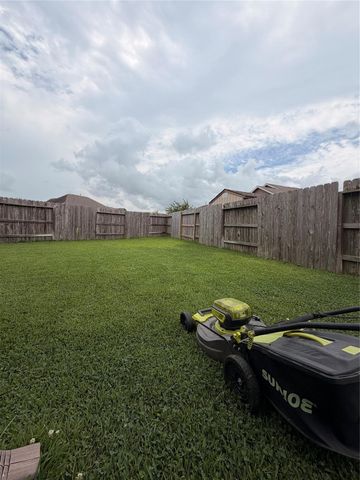 9722 Lauren Briar Lane, Humble, TX 77396