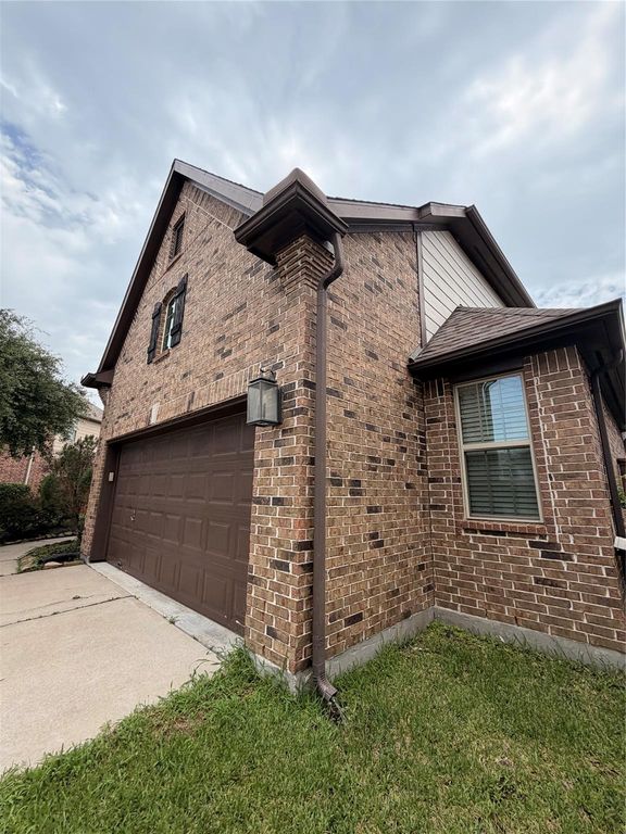 9722 Lauren Briar Lane, Humble, TX 77396