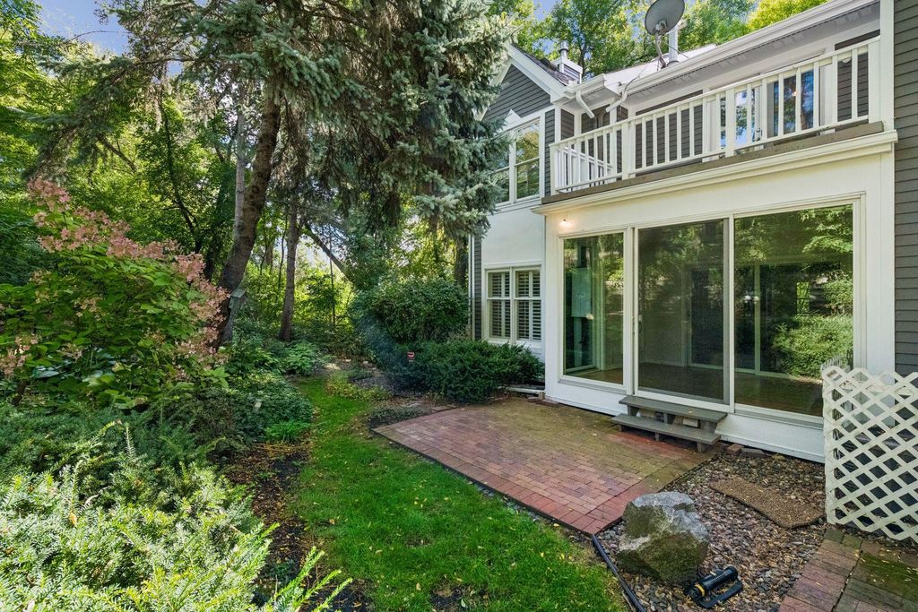 145 Edgewood Court, Wayzata, MN 55391 — photo 2