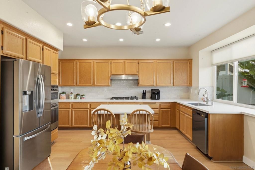 Image 2 of property listing at 5054 Avenida De La Plata, Oceanside, CA 92057
