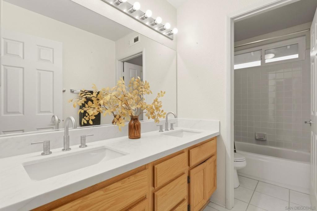 Image 29 of property listing at 5054 Avenida De La Plata, Oceanside, CA 92057