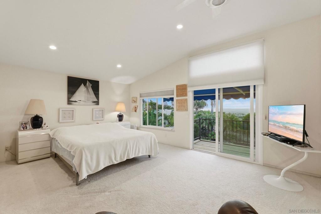 Image 30 of property listing at 5054 Avenida De La Plata, Oceanside, CA 92057