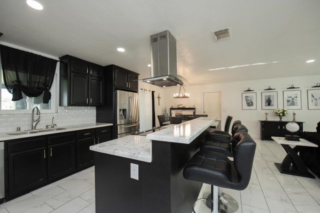 21096 E Weldon Avenue, Sanger, CA 93657