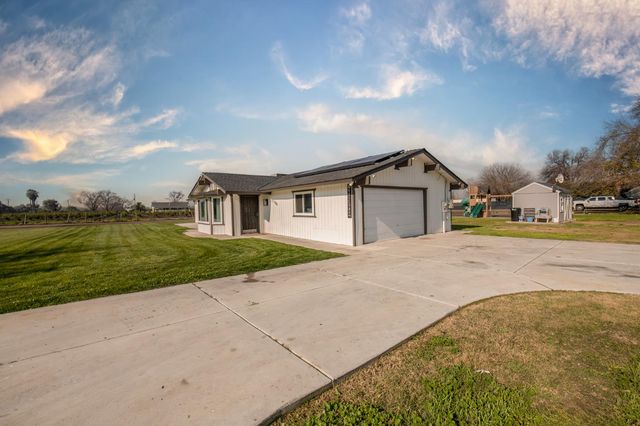 21096 E Weldon Avenue, Sanger, CA 93657