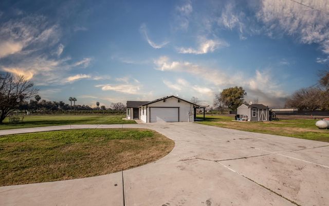 21096 E Weldon Avenue, Sanger, CA 93657