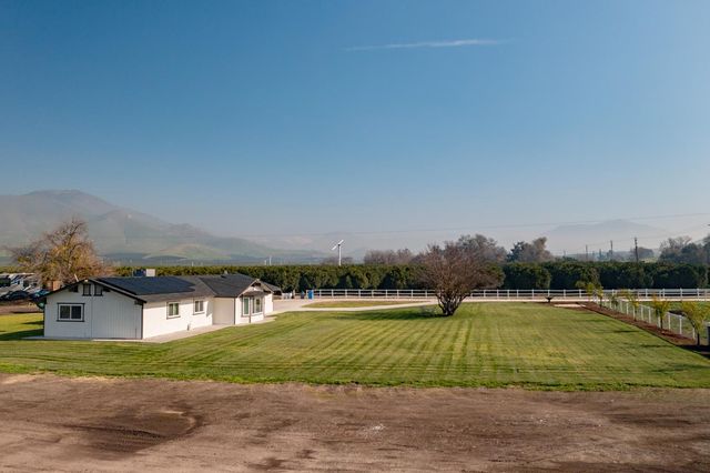 21096 E Weldon Avenue, Sanger, CA 93657