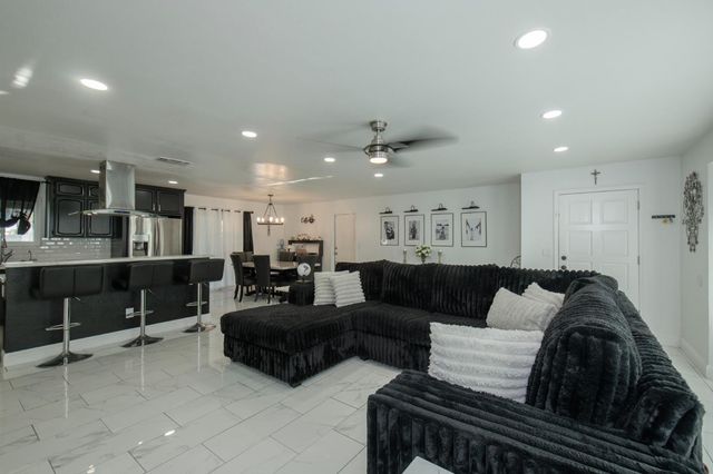 21096 E Weldon Avenue, Sanger, CA 93657