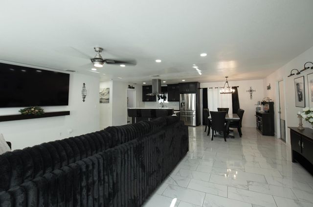 21096 E Weldon Avenue, Sanger, CA 93657