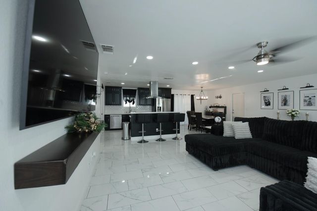 21096 E Weldon Avenue, Sanger, CA 93657