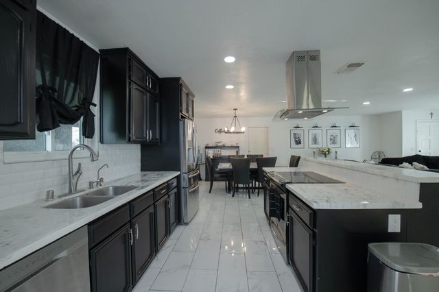 21096 E Weldon Avenue, Sanger, CA 93657