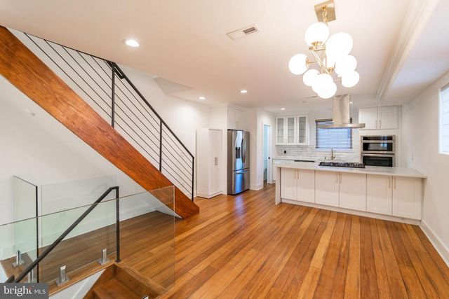 601 MCCLELLAN ST, Philadelphia, PA 19148