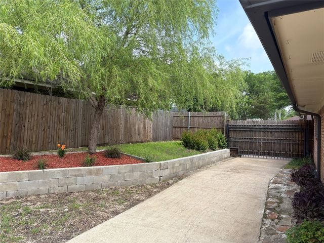 1010 Plateau Drive, Duncanville, TX 75116