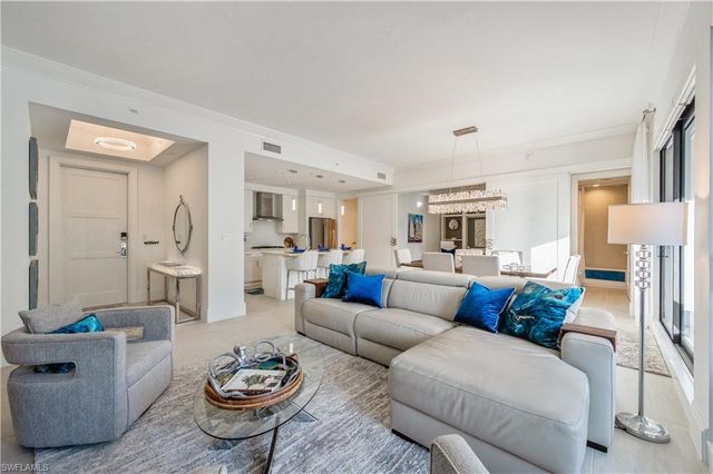 1135 3rd AVE S 304, Naples, FL 34102