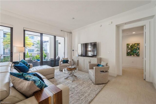 1135 3rd AVE S 304, Naples, FL 34102