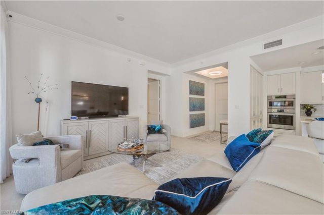 1135 3rd AVE S 304, Naples, FL 34102