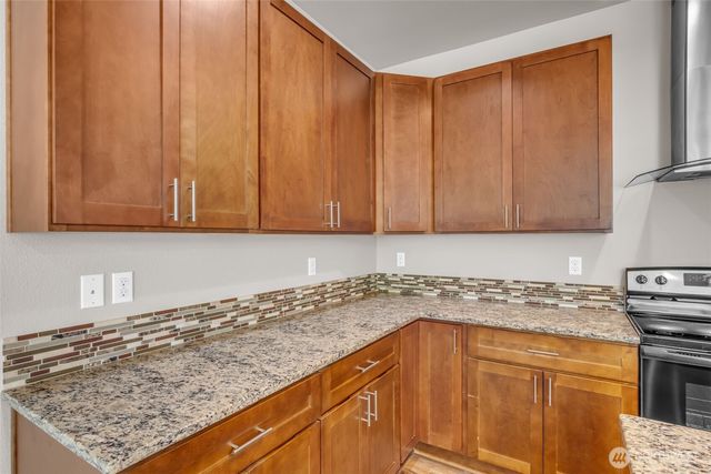 2142 S 263rd Street, Des Moines, WA 98198