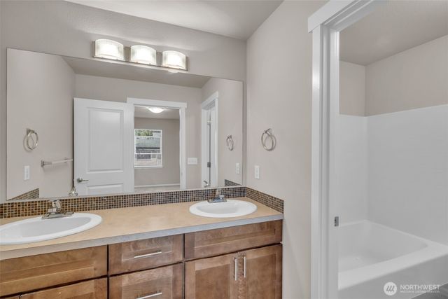 2142 S 263rd Street, Des Moines, WA 98198