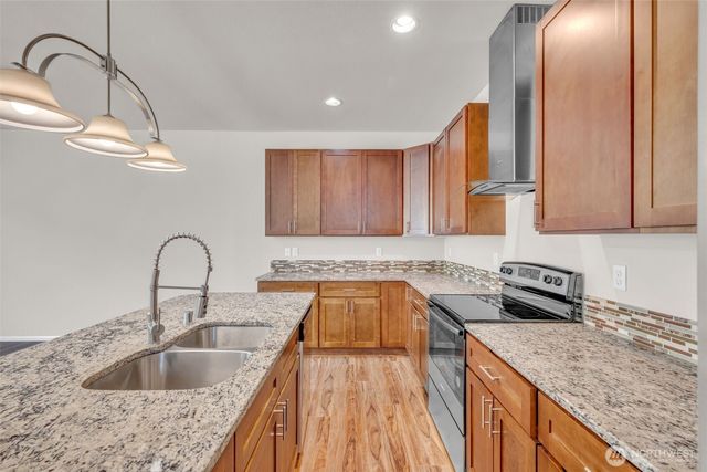 2142 S 263rd Street, Des Moines, WA 98198