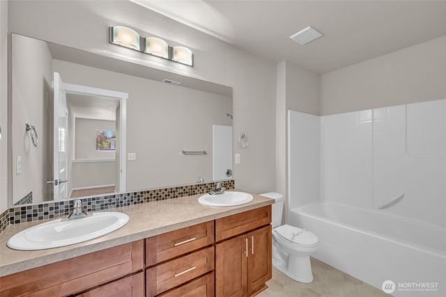 2142 S 263rd Street, Des Moines, WA 98198