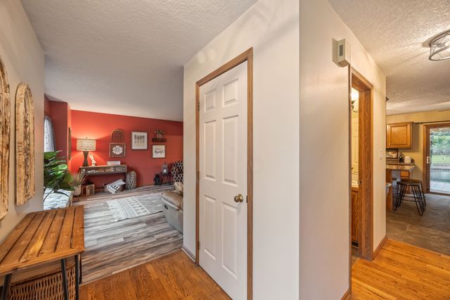 1948 NW 88th Court, Clive, IA 50325