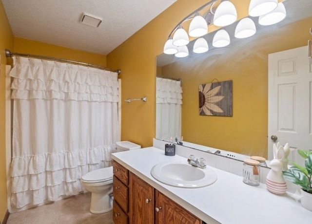 1948 NW 88th Court, Clive, IA 50325