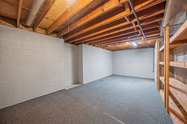 1948 NW 88th Court, Clive, IA 50325