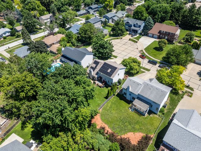 1948 NW 88th Court, Clive, IA 50325