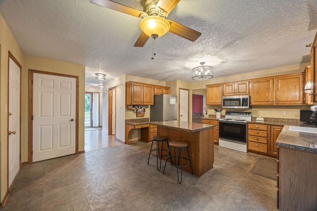 1948 NW 88th Court, Clive, IA 50325