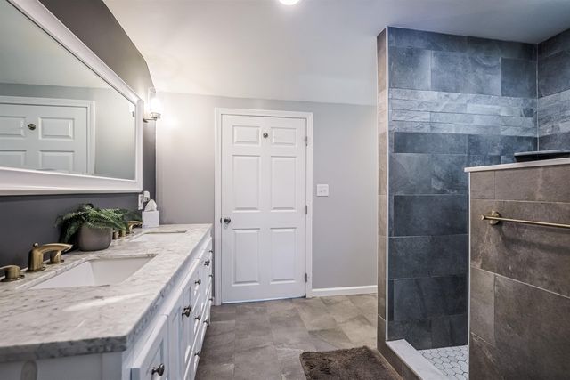 15 Pinewood Drive, Amherst, NH 03031