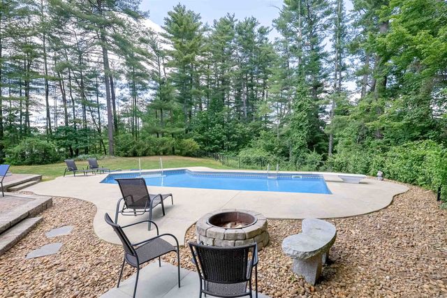 15 Pinewood Drive, Amherst, NH 03031