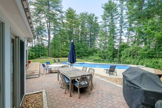 15 Pinewood Drive, Amherst, NH 03031