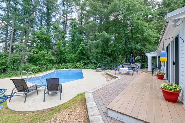15 Pinewood Drive, Amherst, NH 03031