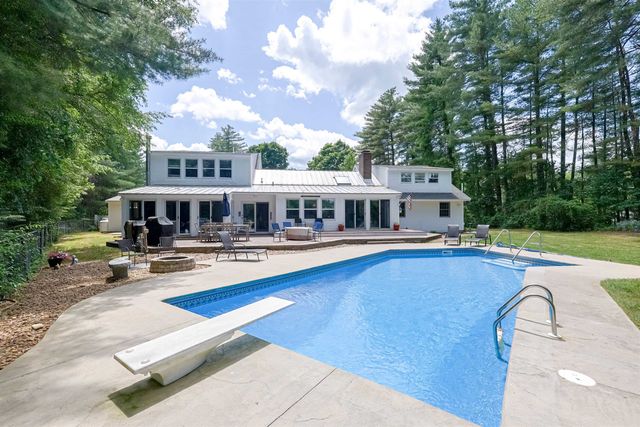 15 Pinewood Drive, Amherst, NH 03031