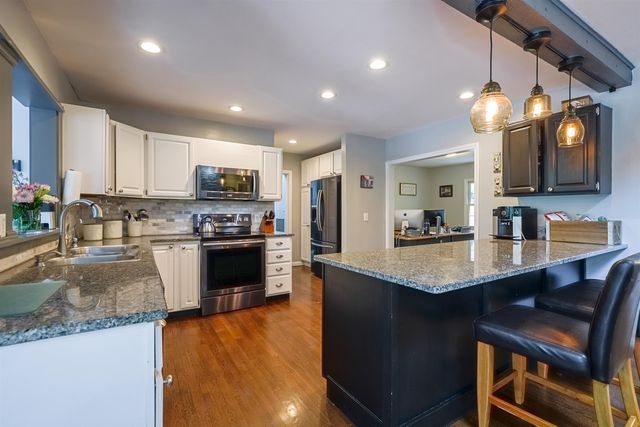 15 Pinewood Drive, Amherst, NH 03031