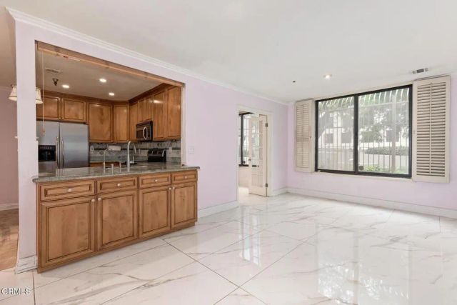 121 S Hope Street 11, Los Angeles, CA 90012