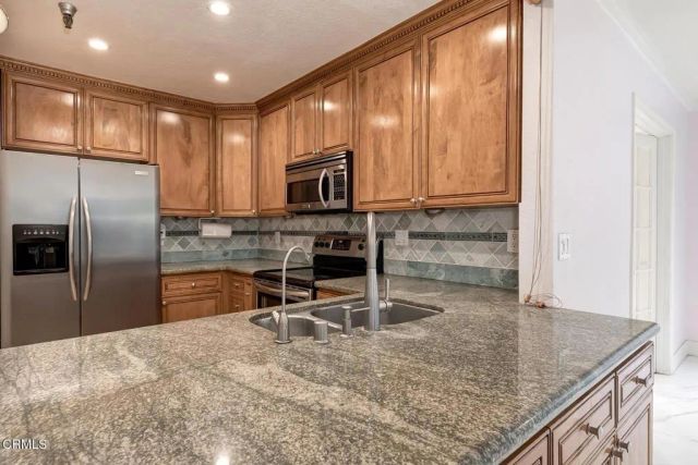 121 S Hope Street 11, Los Angeles, CA 90012