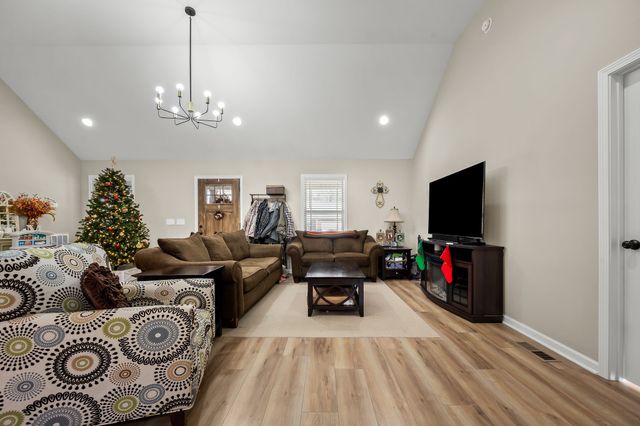 105 CUMBERLAND CT, Tullahoma, TN 37388