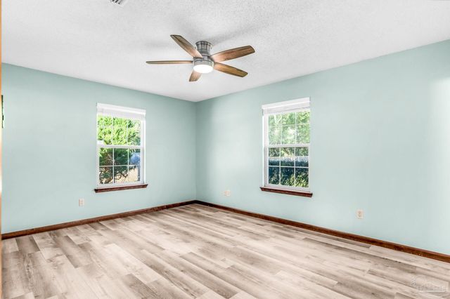 6590 Warren Rd, Milton, FL 32583