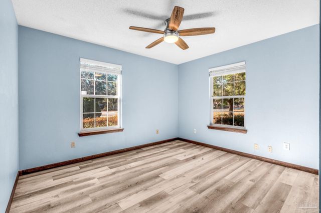 6590 Warren Rd, Milton, FL 32583