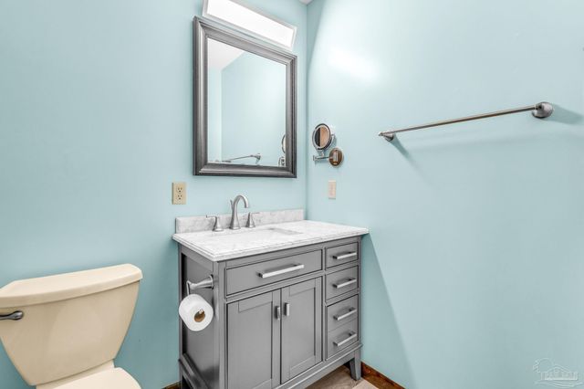 6590 Warren Rd, Milton, FL 32583