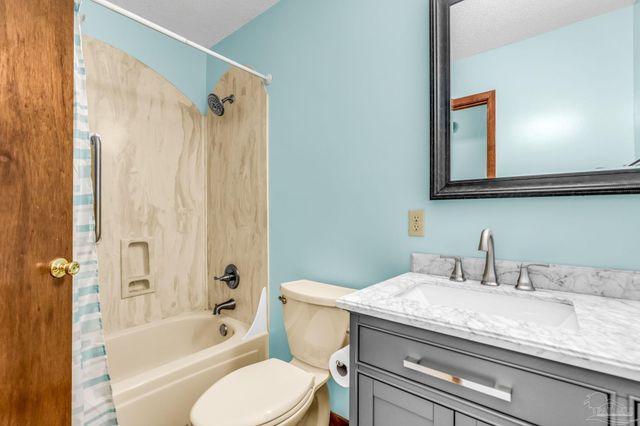 6590 Warren Rd, Milton, FL 32583