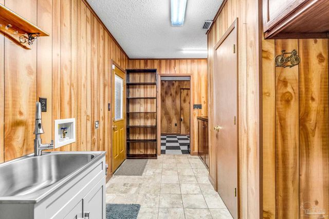 6590 Warren Rd, Milton, FL 32583