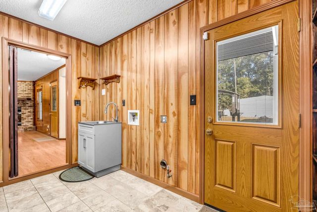 6590 Warren Rd, Milton, FL 32583